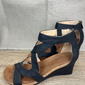 Adrienne Vittadini Black and Tan Wedge Sandals with Crisscross Straps